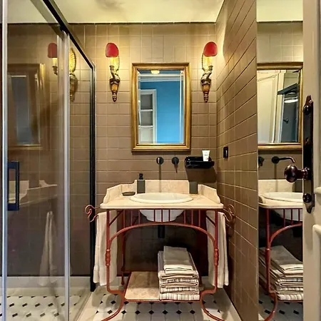 Victoria House Apartment *